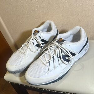 New balance men’s size 15